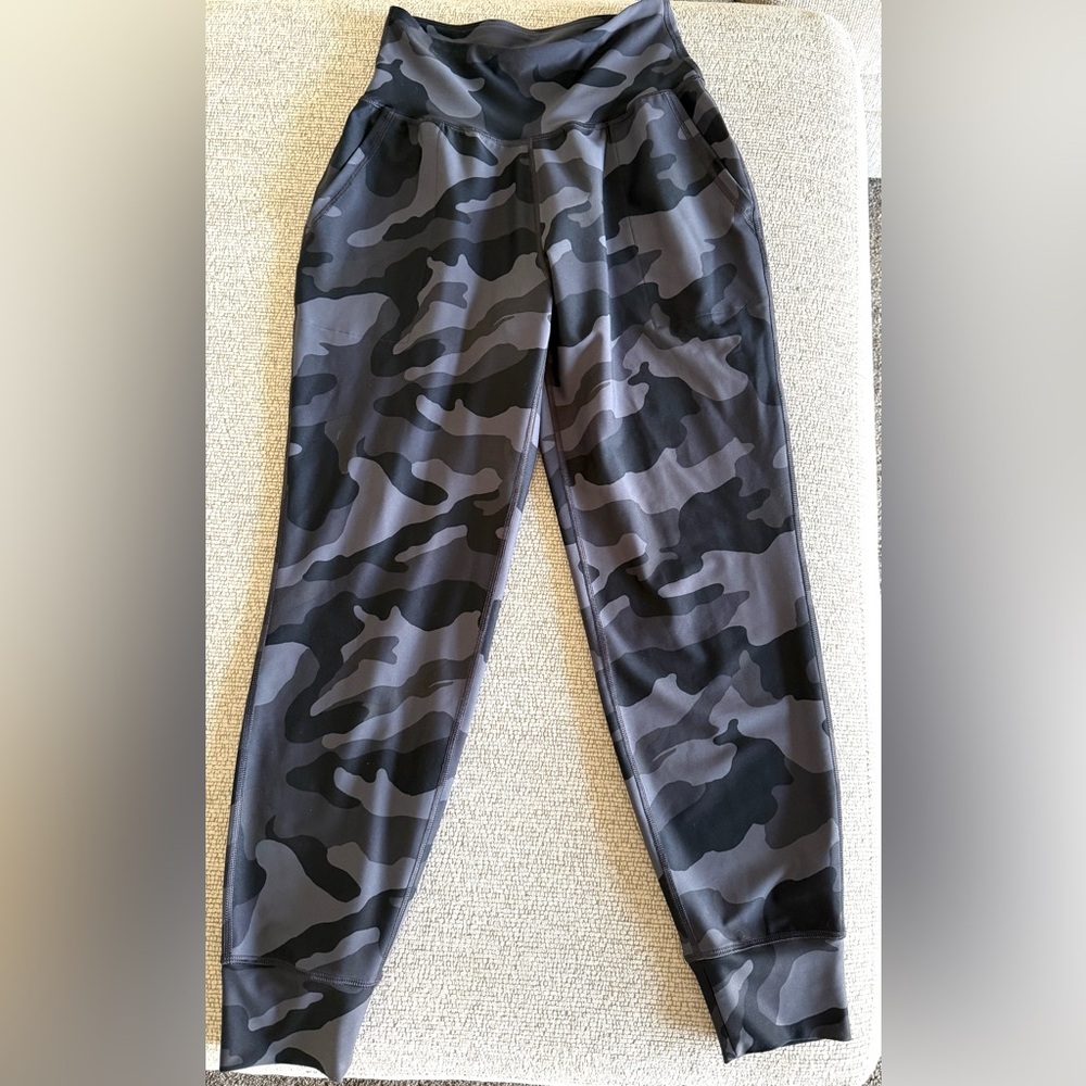 Old Navy Active Gray Camouflage Leggings